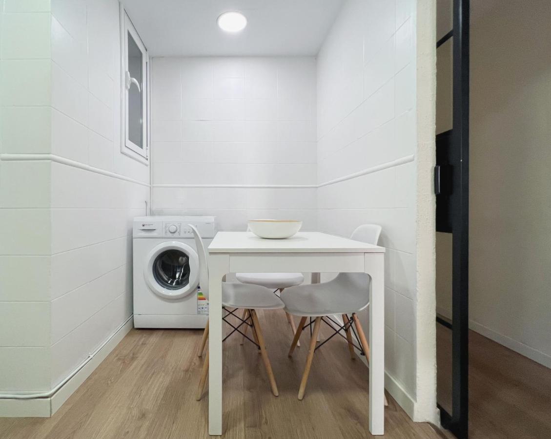 Stay U-Nique Apartments Rocafort Barcelona Bagian luar foto