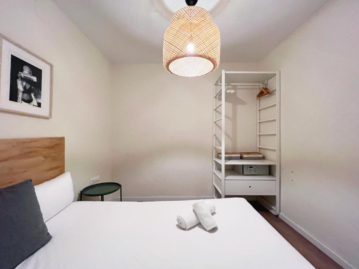 Stay U-Nique Apartments Rocafort Barcelona Bagian luar foto